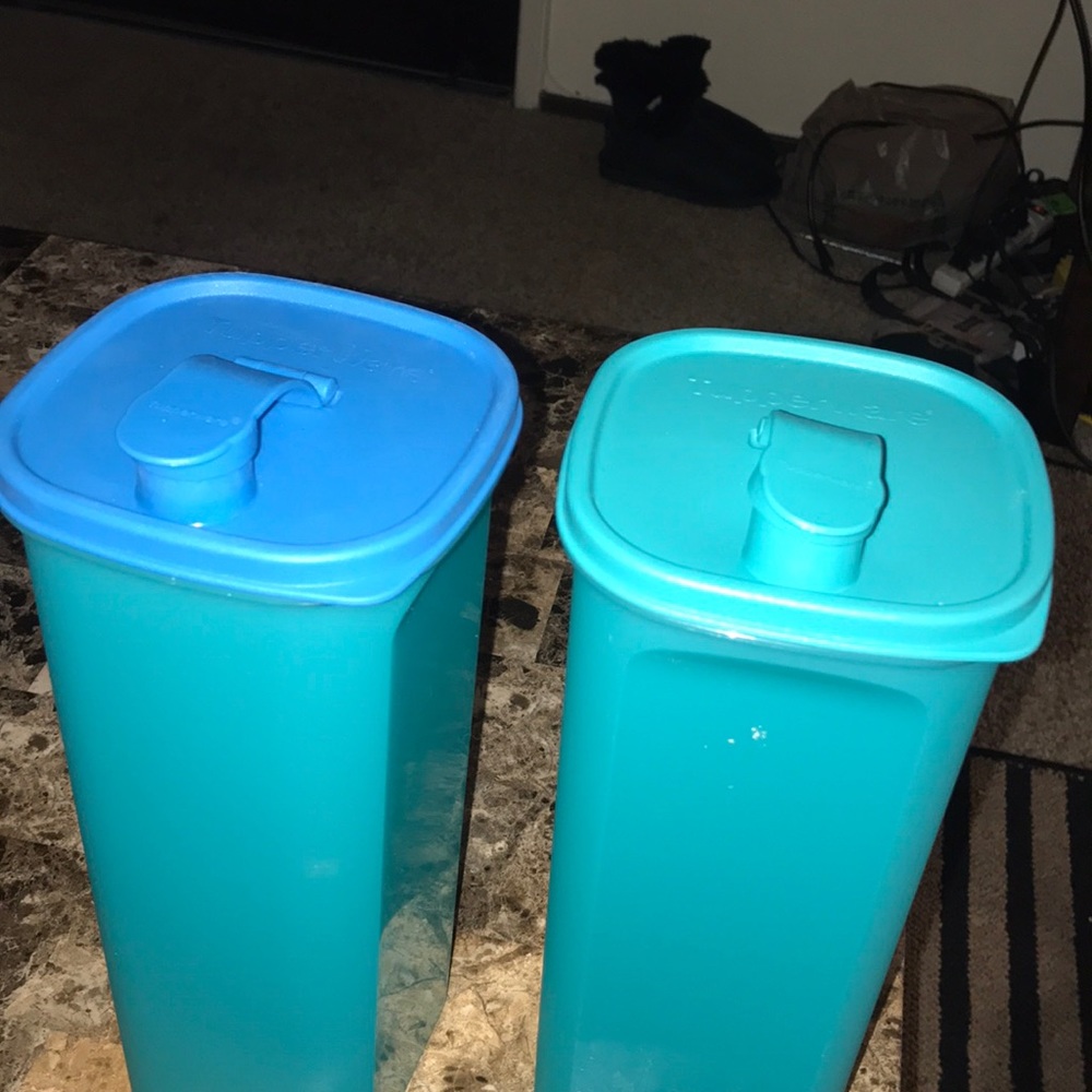 Containers 💙 - Picture 2 of 4